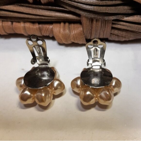 Vintage Earrings Faux Pearl Cluster Beaded Flower 90s Clip On Silver Jewelry - Picture 6 of 10